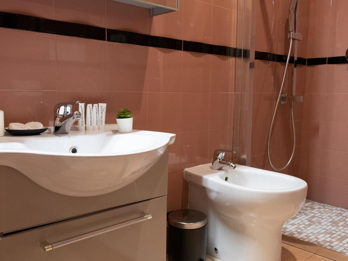 The Best Rent - Spacious Apartment Near Roma Termini Station Екстер'єр фото